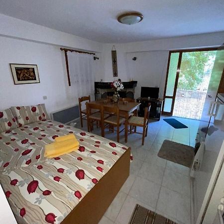 The Square Apartment Maries  Екстериор снимка