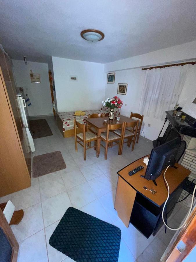 The Square Apartment Maries  Екстериор снимка