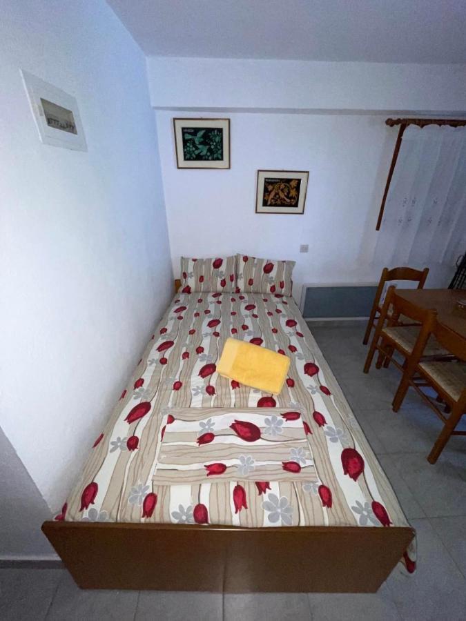 The Square Apartment Maries  Екстериор снимка